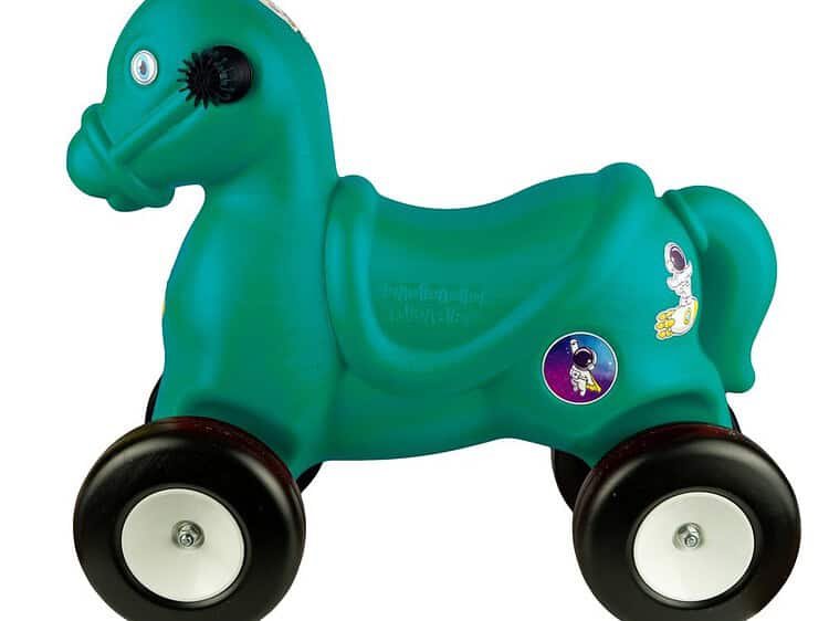 tip ride-on si o platforma pentru balansare pe care se poate fixa catelusul.