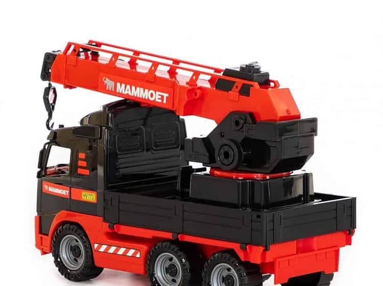 Polesie - - Camionul-macara este confectionat din material plastic rezistent.