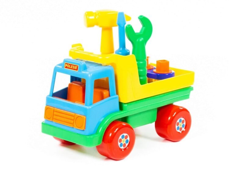 - Cele patru roti sunt dispuse pe doua axe si sunt confectionate din plastic tare