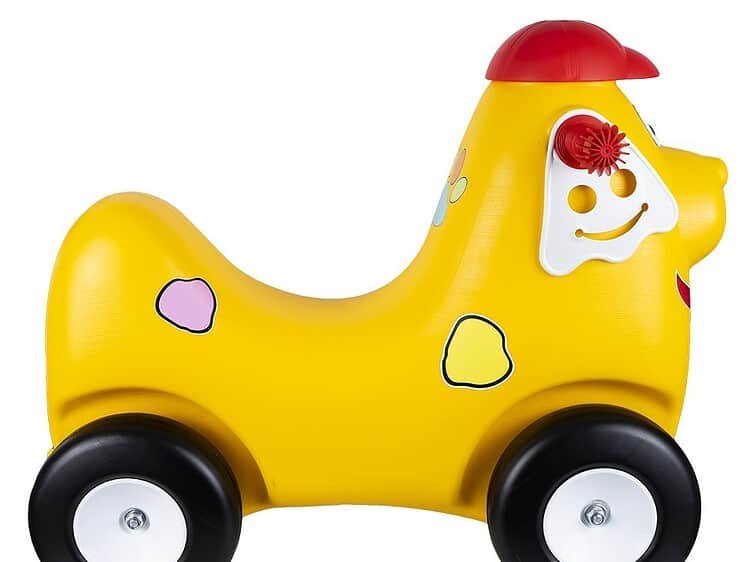 - Vehiculul catel are: 4 roti pentru deplasare inainte-inapoi