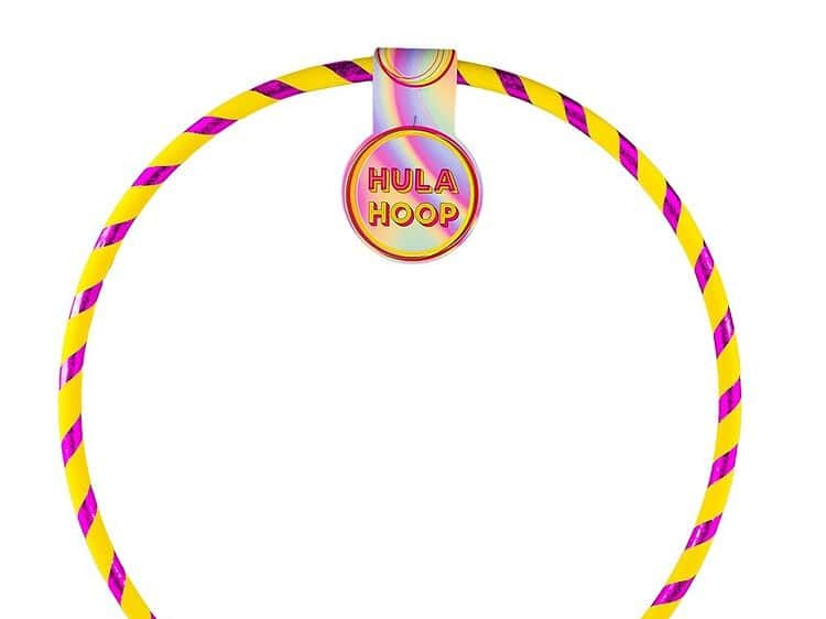 - Cercul este realizat dintr-un tub din plastic cu benzi glitter