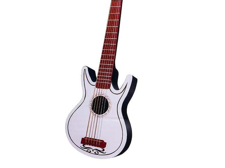 Chitara - Jucaria muzicala cu chitara rock pentru copii este o alegere excelentă pentru orice mic muzician. Dimensiune perfecta pentru micii chitaristi