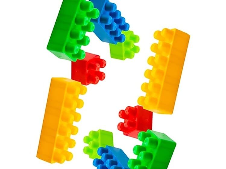 - Cuburile sunt realizate din plastic in urmatoaele culori: rosu