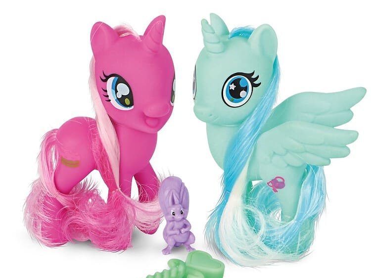 - Coama si coada calutilor sunt lungi