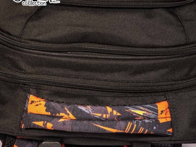 - Ghiozdanul este dotat cu: compartiment principal