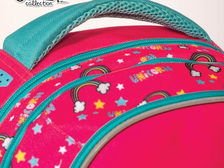 - Ghiozdanul este dotat cu: compartiment principal