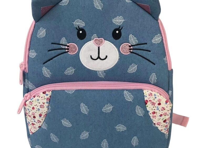 1 compartiment spatios si 1 buzunar frontal 1/2