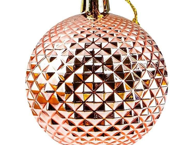 4 cuburi-cadou si 1 varf de pom de Craciun.