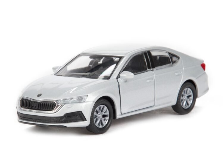 - Dimensiuni masina: 12x5.3x3.8 cm.