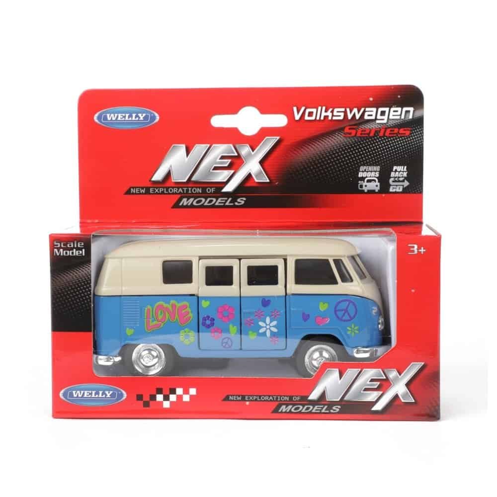 - Masinuta este ambalata in cutie.