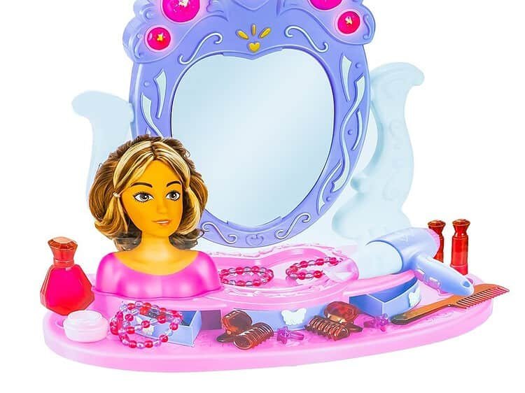 1 uscator de par si 1 cap de papusa.