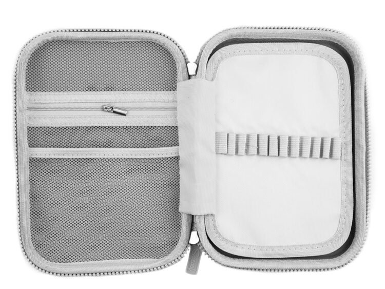 - Dimensiune penar: 22.5x15.5x5.2 cm.