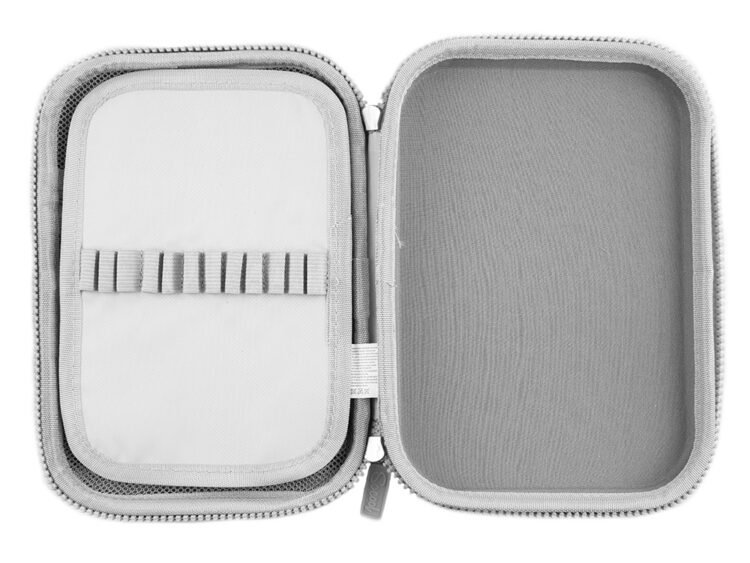 - Dimensiune penar: 22.5x15.5x5.2 cm.