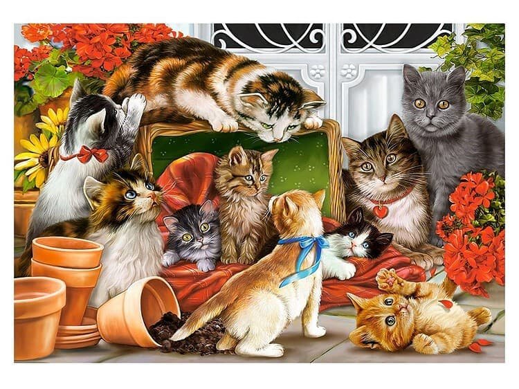 1. Pisică și cățeluș într-o casă de jucării cu flori colorate și ghivece 2. Pisică și jucării pentru copii, decor pentru cameră de joacă adorable 3. Casuta jucariilor cu feline și animalute, decor rustic și vesel 4. Imagine cu jucării și animale de pluș în cameră de joacă pentru copii.