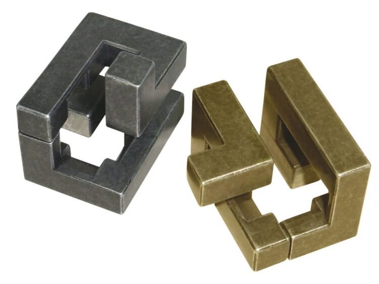 compus din 2 bucati aproape identice