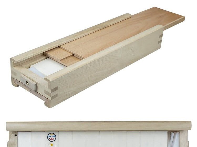 - Piesele jocului sunt fabricate din material compozit