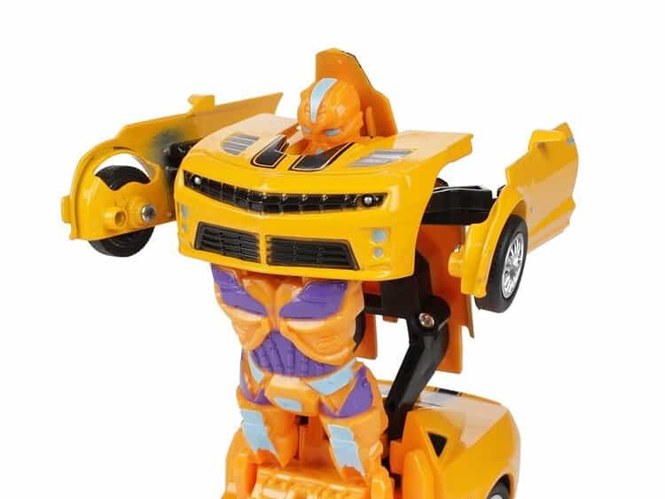 - Masina este fabricata din aliaj metalic.