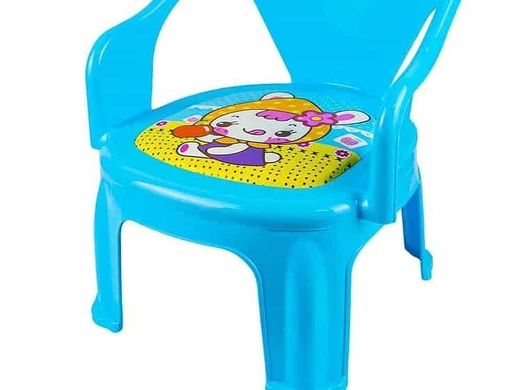 Scaunel din plastic