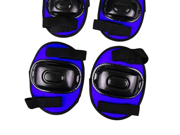 - Patinele reglabile sunt potrivite pentru marimile 39-43 (24.5x27.5 cm).