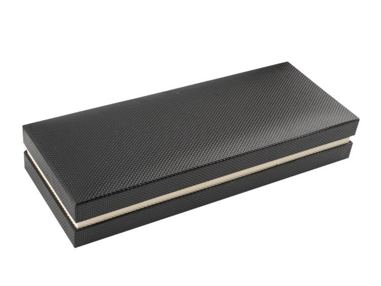 cu aspect lucios si 3 tesituri antialunecare; dimensiuni mina - 11x0.5x0.5 cm