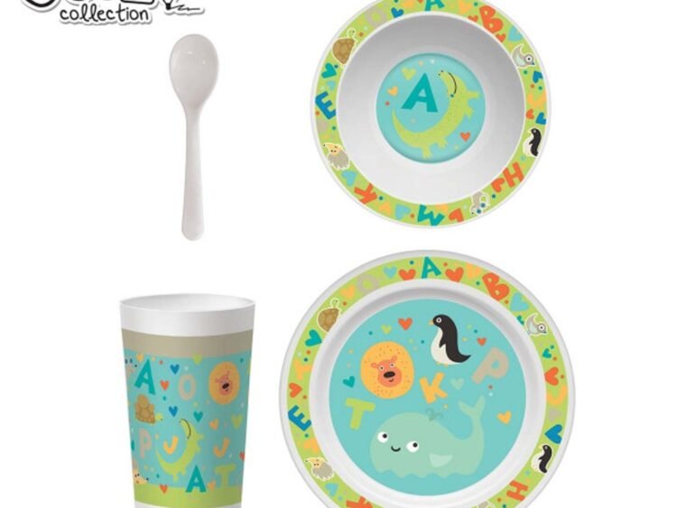 - Setul este confectionat din material plastic.