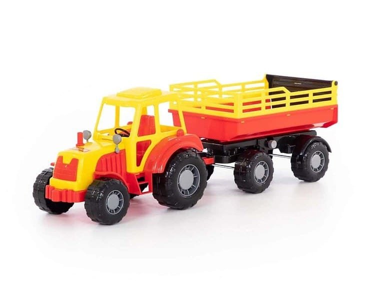 - Tractorul cu remorca este echipat cu 8 roti cu striatii fixate pe 4 axuri metalice.