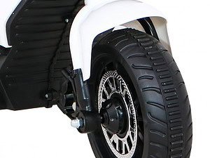 Mașină electrică pentru copii, detaliu roată, jucarie sigură, pentru cei mici, design atractiv, cadou perfect.