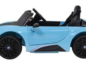Mașinuță electrică pentru copii BMW cu design sportiv, perfectă pentru jocuri și aventuri.