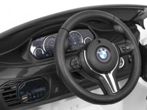 Volan și bord BMW pentru mașini de copii, realism și calitate în echipament auto pentru joacă.