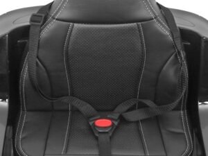 1. Scaun auto pentru copii, sigur și confortabil, ideal pentru călătorii în mașină.