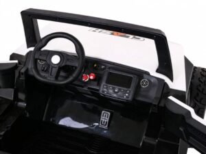 Mașină electrică pentru copii, interior cu volan și control, jucarie educativă.