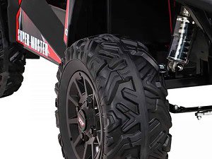 1. Anvelopă off-road pentru vehicule electrice, robustă cu profil adânc și tracțiune excelentă.