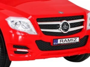 1. Mașină electrică pentru copii, model sport roșu, detalii realiste, siguranță și divertisment.