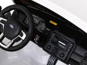 1. Volan și bord pentru mașinuțe de jocuri, design realist pentru copii.