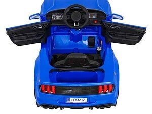 1. Mașină electrică pentru copii, model sportiv, culoare albastru.