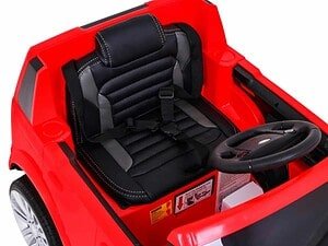 1. Scaun pentru mașinuțe de copii, confortabil și sigur, ideal pentru joacă în aer liber.