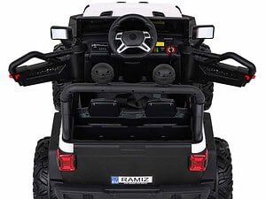 1. Masinuta electrica pentru copii, design realist si sigur, jucarie pentru excursii si joaca activa.