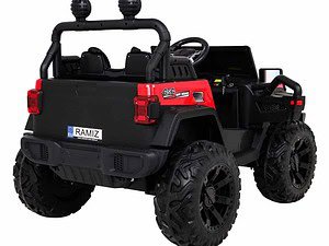 Mașinuțică electrică pentru copii, model off-road, neagră, durabilă și sigură pentru joacă în curte.