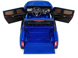 1. Mașinuță de jucărie electrică pentru copii, cu funție de direcție și design realist.