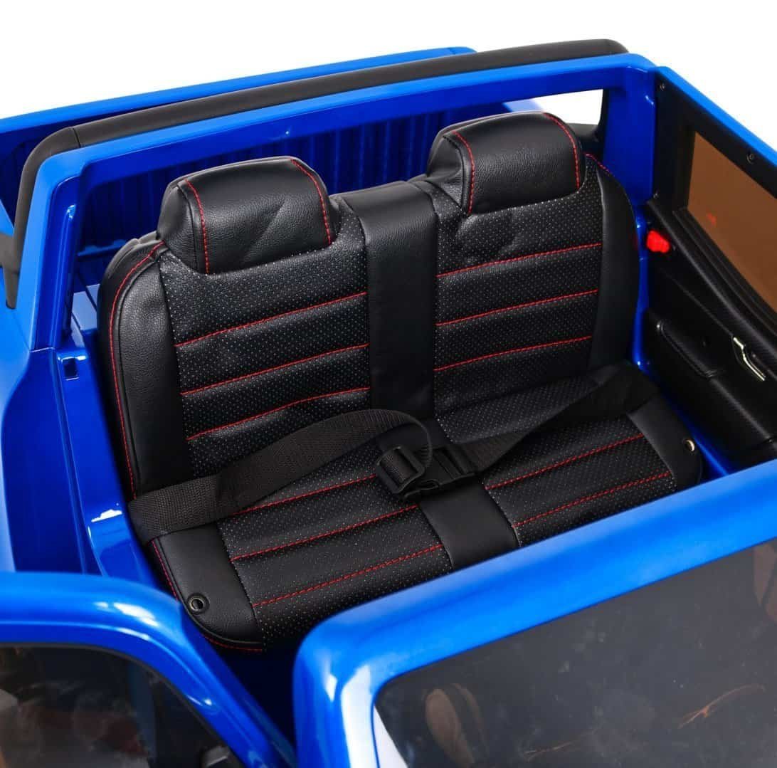 Jucarie autoutilitara cu scaune confortabile pentru copii, perfect pentru joaca in aer liber.