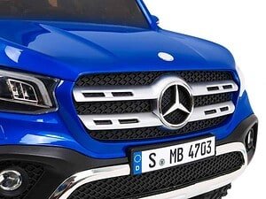 1. Mașină de jucărie Mercedes-Benz, colorată în albastru, pentru copii, detaliu de calitate.