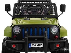 1. Mașină electrică pentru copii, cadou perfect pentru micuți pasionați de aventură.