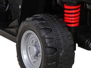 1. Anvelopă de mașină de jucărie, detaliu anvelopă din cauciuc pentru vehicule mici.