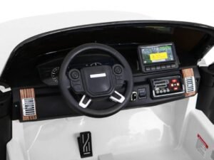 Mașină jucărie pentru copii, bord modern cu display și control de mini mașină electrică, ideal pentru joacă în siguranță.