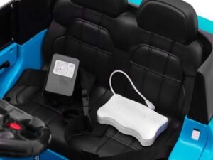 1. Masina electrică copii, scaun negru, încărcător și control.