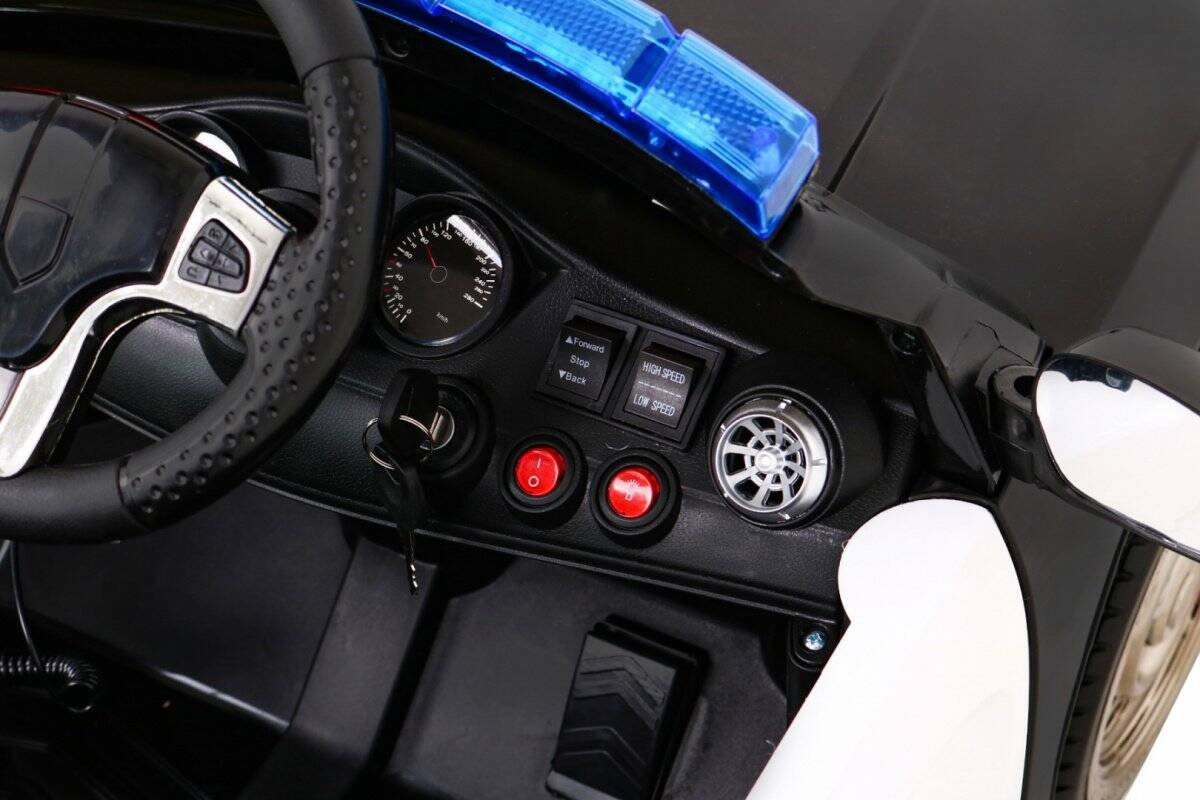 748x1000, 1011x1000, 478x250, Detaliu interior jucarie politista cu luminite si butoane colorate.