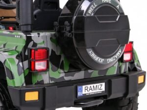 1. Mașină Jeep de jucărie cu design camouflage în verde și negru decorativ 2. Jucărie auto pentru copii, model Jeep cu detalii realistice și număr de înmatriculare EU 3. Mașină de jucărie pentru copii, tip Jeep cu caroserie camuflată, ideal pentru distracție în aer liber 4. Jucărie auto pentru copii, model Jeep, cu design camuflat, perfect pentru aventuri în aer liber și dezvoltarea imaginației.