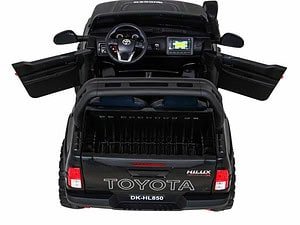 1. Jucarie mașină electrică pentru copii cu design de Toyota Hilux.