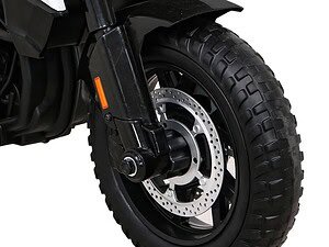 Janta de motocicletă, cauciuc off-road, disc frână, detaliu motocicletă neagră, accesoriu moto robust.