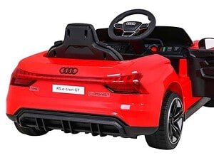 Mașină electrică pentru copii Audi RS e-tron GT, jucărie modernă și sigură.